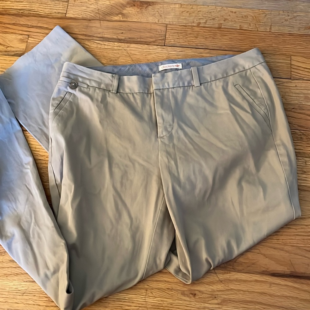 Dockers weekend Khaki Pants like new